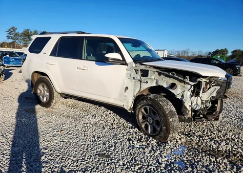 2022 Toyota 4Runner Sr5/Sr5 Premium z USA, uszkodzony, nr VIN JTEMU5JR1N6060093